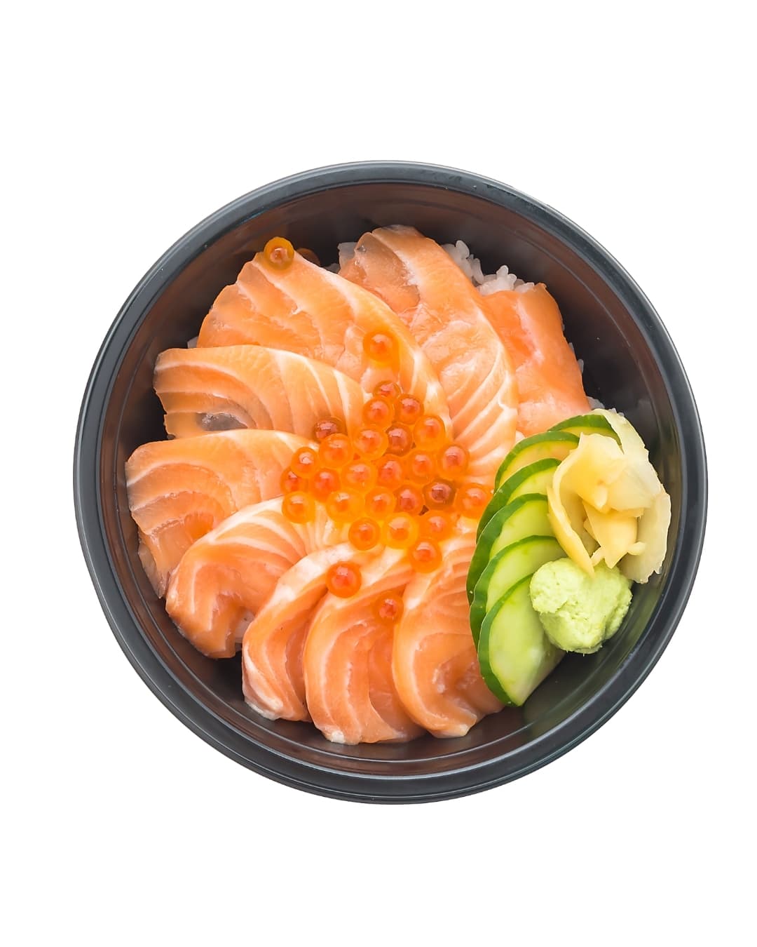 Bol de salmón crudo rico en omega-3, acompañado de aguacate, huevas de pescado y condimentos, que ilustra una alimentación cetogénica basada en grasas naturales y proteínas de calidad como combustible principal del organismo.